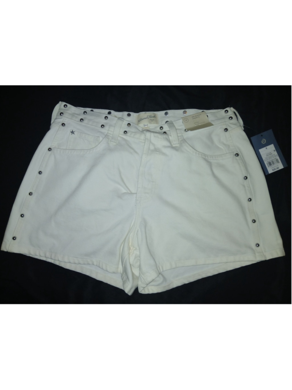 Ladies Universal Threads Baggy Shorts Size 6 Nwt